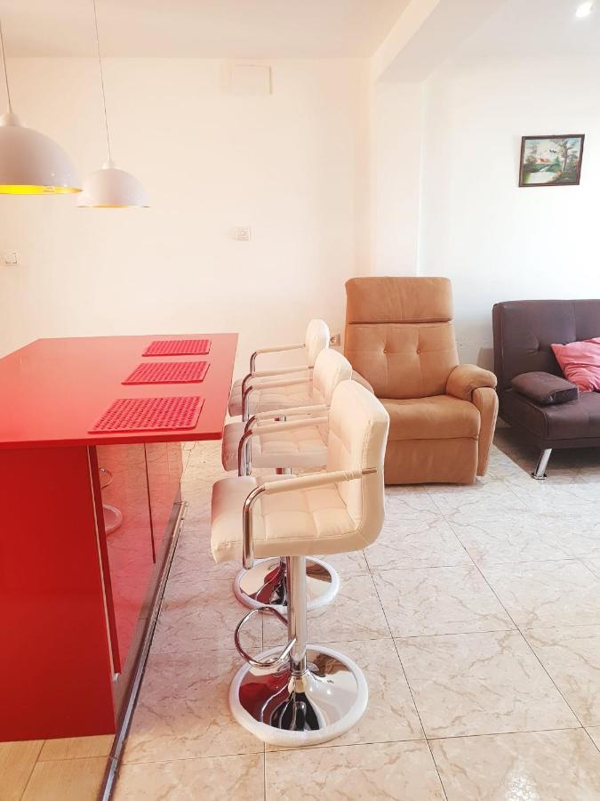 Rooms Nice And Quite บาเลนเซีย ภายนอก รูปภาพ