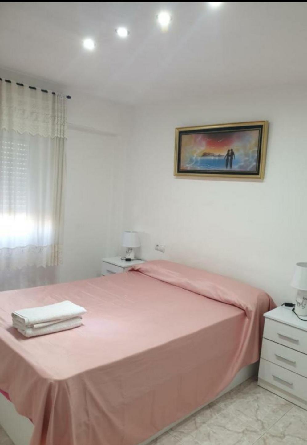 Rooms Nice And Quite บาเลนเซีย ภายนอก รูปภาพ